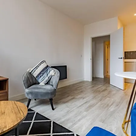 Apartment Pass The Keys Flat 10 - Luxurious 1 Bedroom Haven: Elevate Your Experience *