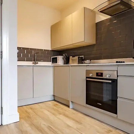 Pass The Keys Flat 10 - Luxurious 1 Bedroom Haven: Elevate Your Experience *
