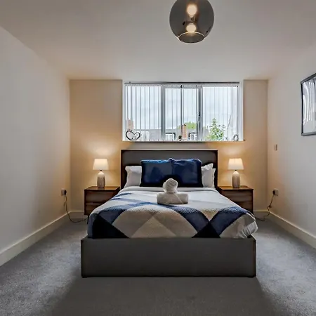 Apartment Pass The Keys Flat 10 - Luxurious 1 Bedroom Haven: Elevate Your Experience *