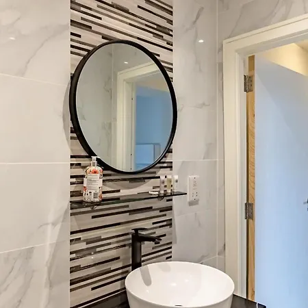 Pass The Keys Flat 10 - Luxurious 1 Bedroom Haven: Elevate Your Experience Apartment